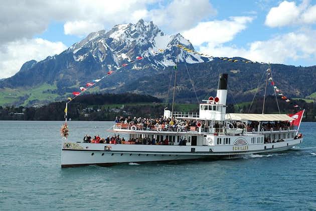 Goldene Hin- und Rückfahrt mit Bootstour auf dem See zum Pilatus ab Luzern