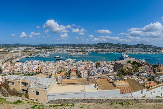 Tour privato a piedi di 4 ore di Ibiza con guida turistica ufficiale