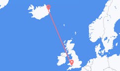 航班从威尔士加迪夫市到埃伊尔斯塔济市，冰岛塞尔