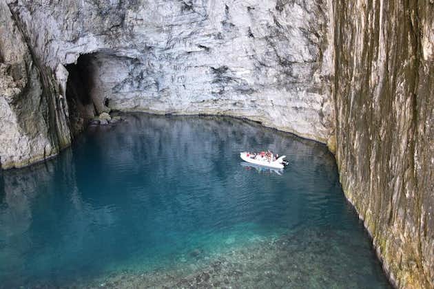 Rib Boat Adventure Haxhi Ali-grottan och Karaburun-stränderna