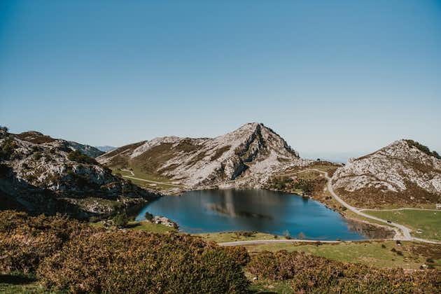 Heldagstur Lakes of Covadonga och Santillana från Santander