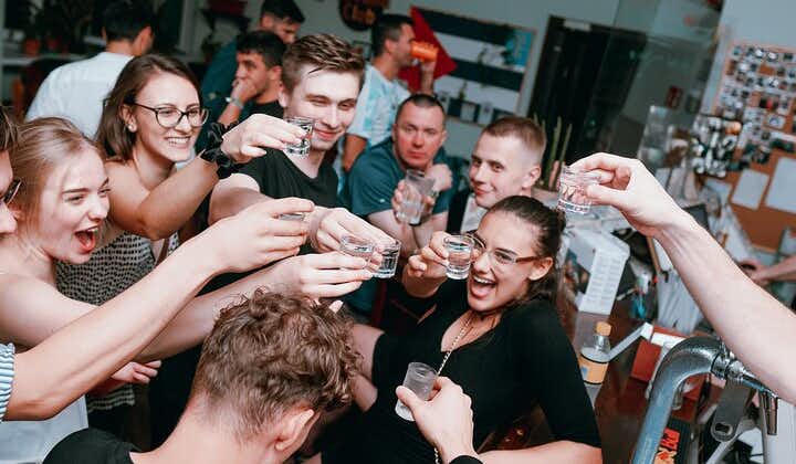 Recorrida de bares y club por Cracovia con bebidas gratis