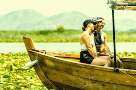 スカダル湖：コム修道院へのガイド付きパノラマ ボート ツアー