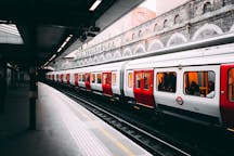 Departure rail transfers in London, England