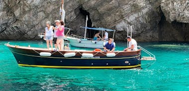 Boat Tour in Capri Italy