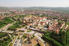 와인 시음과 함께 Alba Iulia Citadel의 개인 도보 여행