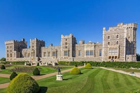 Windsor Castle private vehicle service from London with Admission tickets