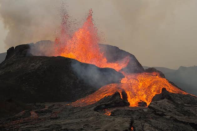 Heldags privat tur till Active Volcano, guidad vandring och Reykjaneshalvön