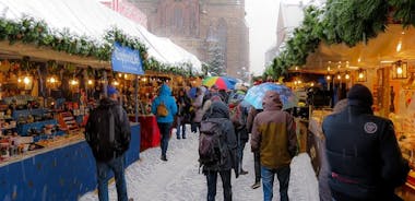 Tour privato a piedi del mercatino di Natale di Norimberga con una guida professionale