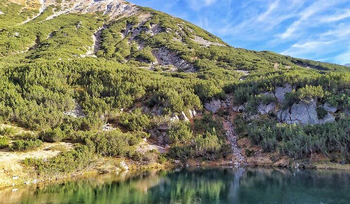 Facendo un'escursione a Pirin - il parco naturale del patrimonio mondiale dell'Unesco con una visita di Bansko