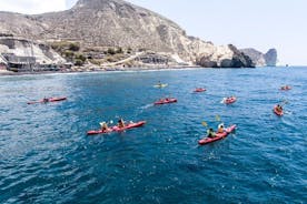 Excursão de caiaque no mar em Santorini saindo de Mesa Pigadia