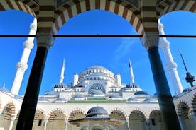Excursão de dia inteiro pela cidade de Istambul pela Europa e Ásia (café da manhã, almoço, barco, ônibus, guia)
