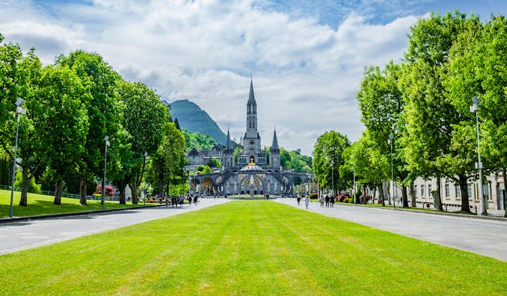 Photo of Basilica Notre Dame in Lourdes.