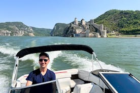 Från Belgrad: Golubac fästning & 1 timmes Iron Gate Speed Boat Ride