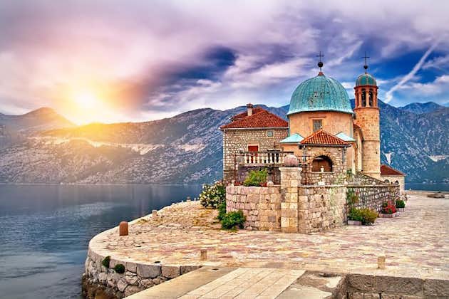 Tour privado de un día completo a Montenegro visitando Kotor y Perast