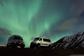 Circuit des lumières du nord en petit groupe au départ de Reykjavik en super jeep