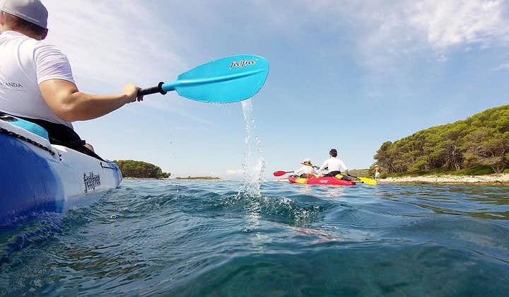 Descubra las islas de Hvar y de Pakleni en kayak