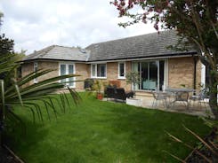 Luxury 4 Bed 3 Bathroom Bungalow , South West of London, the Dapples