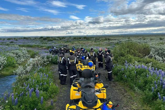 1-stündige ATV-Quad-Fahrt entlang des Gletscherflusses nordöstlich von Island