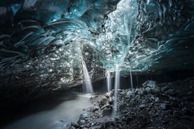 Visite de la grotte de glace de saphir au départ de Jökulsárlón - Extra Small Group