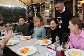 Recorrido gastronómico escondido por Roma en Trastevere con cena y vino