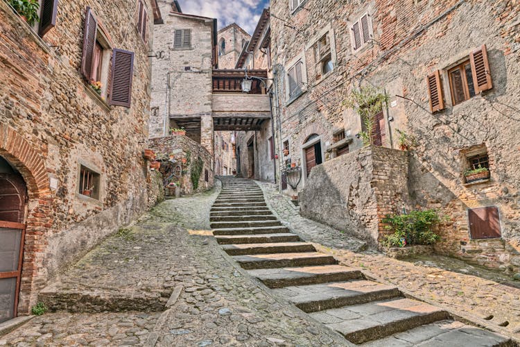 photo of view of Anghiari, Arezzo, Tuscany, Italy: picturesque old narrow alley with staircase in the medieval village, Arezzo, Italy.