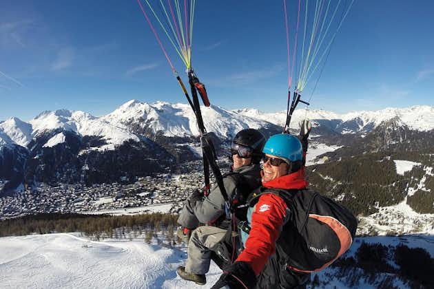 Vrij als een vogel vliegen in Davos, paragliding tandemvlucht, 1000 meter hoog