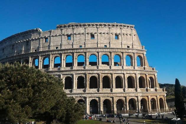 Aree riservate del Colosseo e tour per piccoli gruppi dei sotterranei dei sotterranei