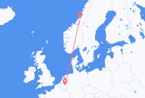 Fly fra Namsos til Maastricht