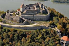 ドナウ川のプライベートツアーによるヴィシェグラード城とセンテンドレ