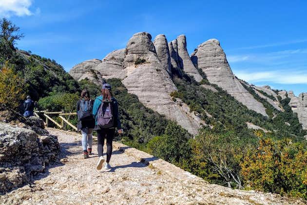 Montserrat Escursionismo fuori dai sentieri battuti e monastero. Tour per piccoli gruppi