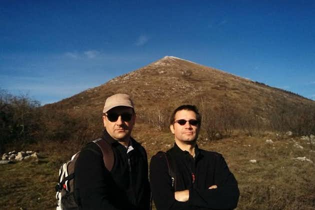 东塞尔维亚大金字塔的私人徒步旅行