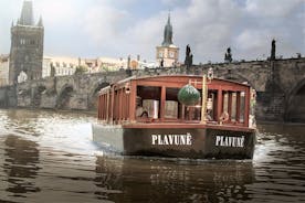 Recorrido a pie por Praga con crucero en barco por el río y almuerzo - 6 horas