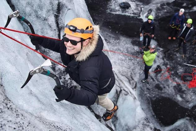 Tour van 4 uur met ijsklimmen en gletsjerwandelen op Sólheimajökull in een kleine groep