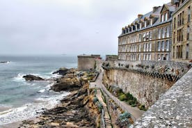 Tour privato a piedi di 2 ore di Saint Malo con guida turistica ufficiale privata