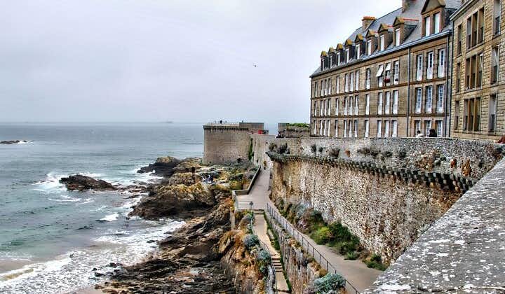 Private 2-hour Walking Tour of Saint Malo with private official tour guide