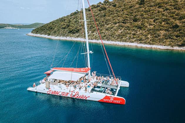 Catamaran-cruise van een hele dag naar Hvar en Pakleni-eilanden met eten en gratis drankjes