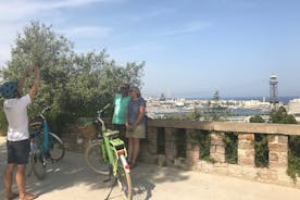 Tour in bici elettrica di Barcellona: collina di Montjuic e quartiere Gotico