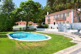 Luxury Villa with a Pool in Lisbon