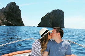 Privat tur i en typisk Capri-båd