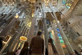 Tour privato senza linee del Barrio Gotico e della Sagrada Familia di Barcellona