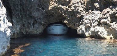 フヴァルからの青の洞窟とヴィス島のスピードボート ツアー