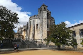 En väg Lissabon till Porto, genom Knight Templars Town of Tomar och Coimbra