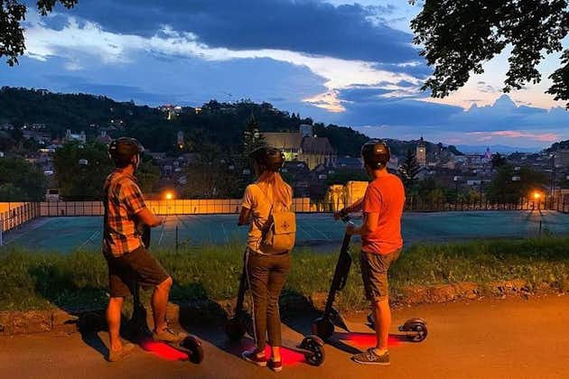Visite guidée de la vieille ville de Brasov avec des scooters électriques
