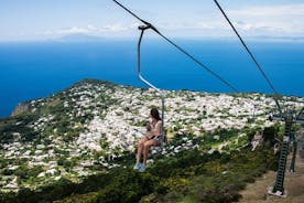 Capri: Admire the Island of Capri with a Chairlift Experience !