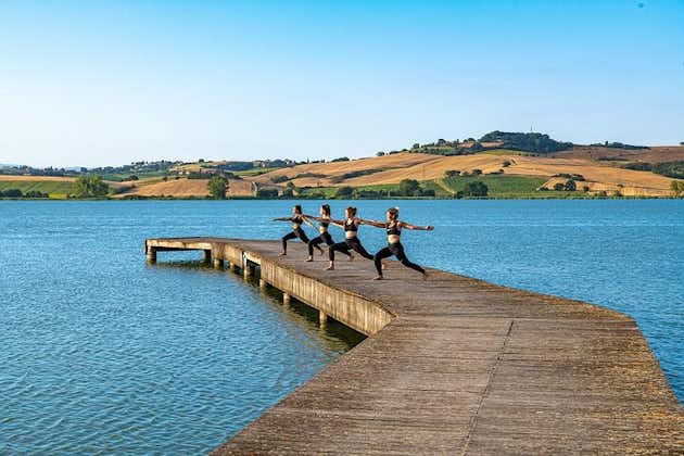Détente et nature: yoga sur le lac avec pique-nique