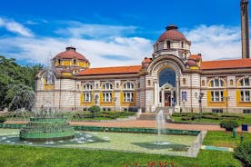 Esclusivo tour guidato privato attraverso l'architettura di Sofia con un locale