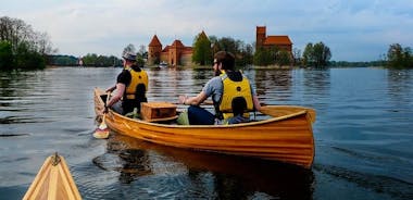 CASTLE ISLAND - Passeio guiado de canoa no Parque Histórico de Trakai