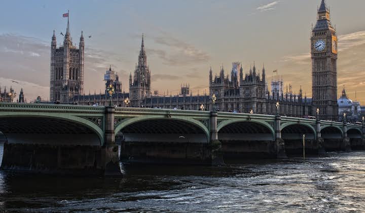 Photo of London, United Kingdom by Adam Derewecki