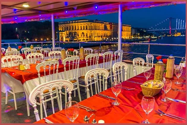 Cena crucero por el Bósforo y noche turca tradicional